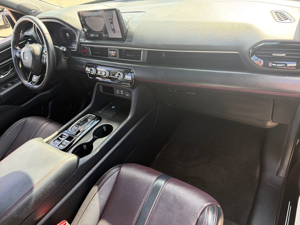Used 2025 Honda Pilot Black Edition image 31