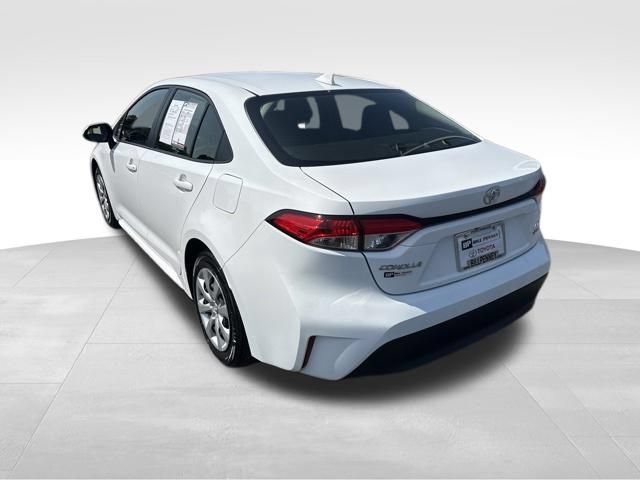 Used 2026 Toyota Corolla LE FWD image 3