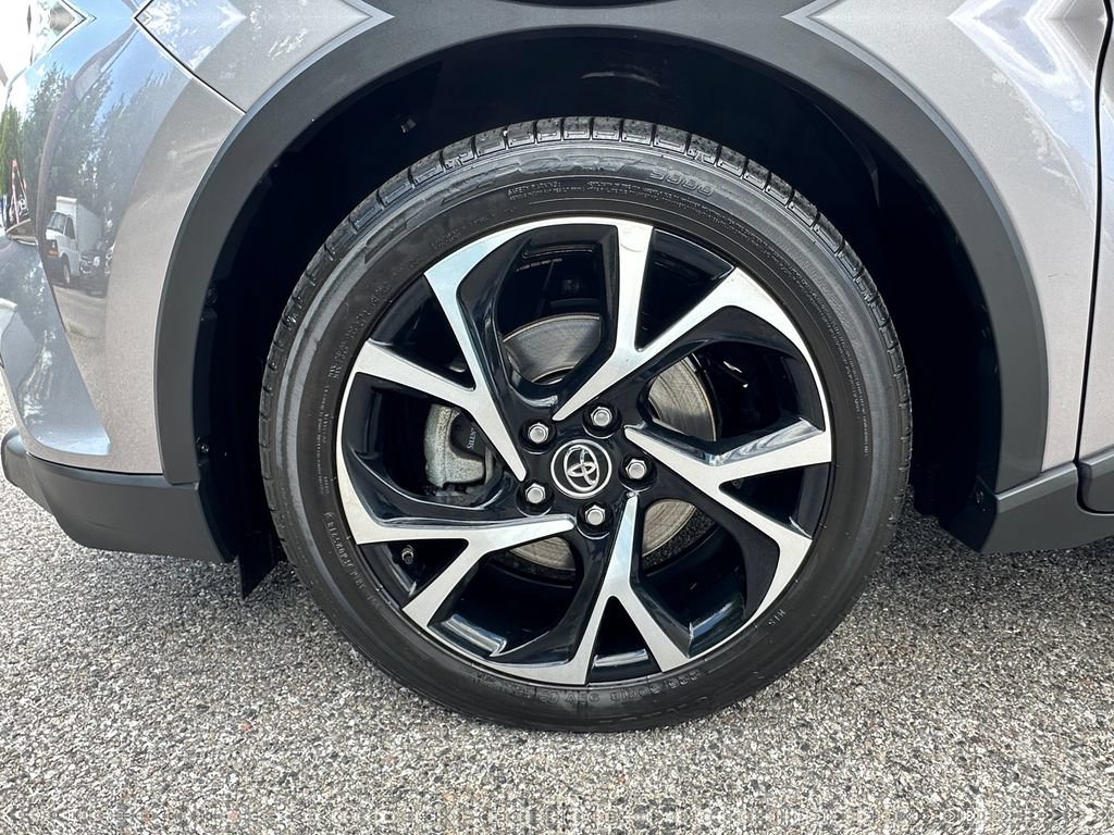 Used 2019 Toyota C-HR XLE FWD image 14