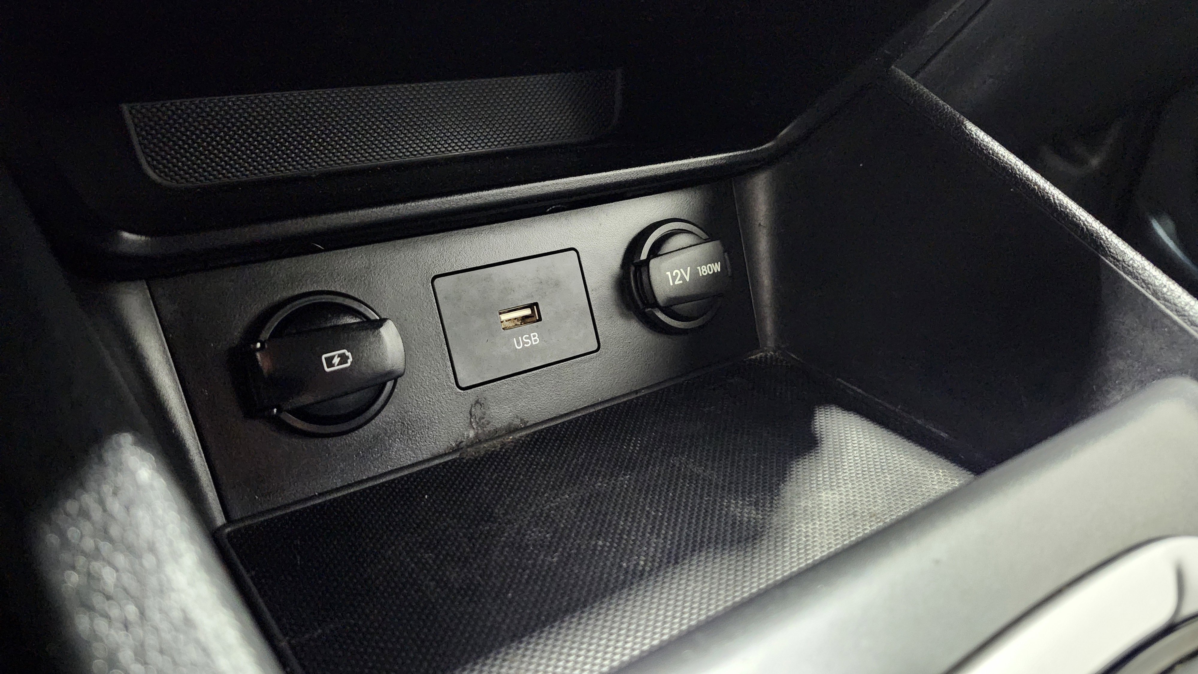 Used 2023 Hyundai Kona SE image 6