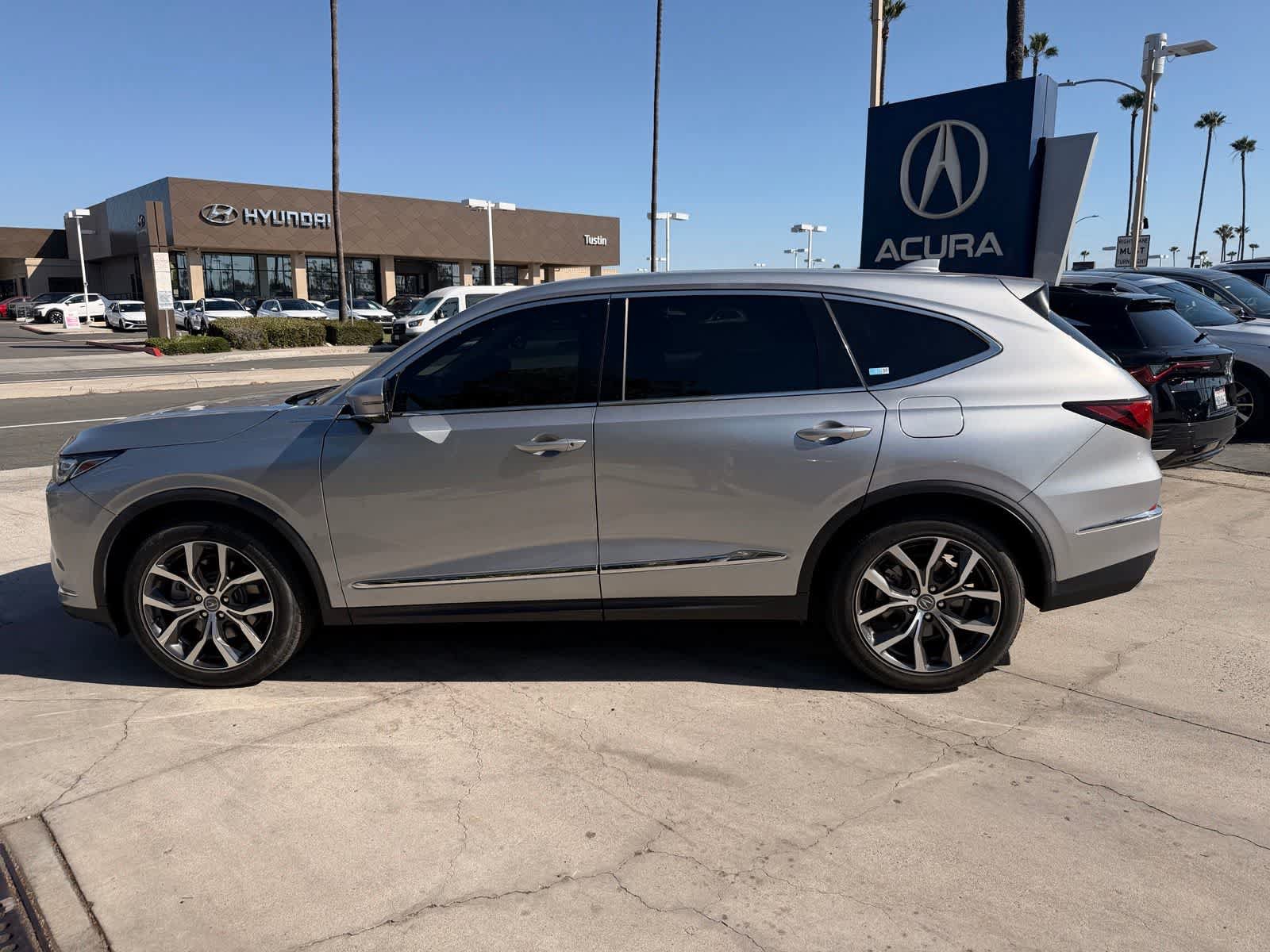 Used 2023 Acura MDX FWD w/ Technology Package image 2