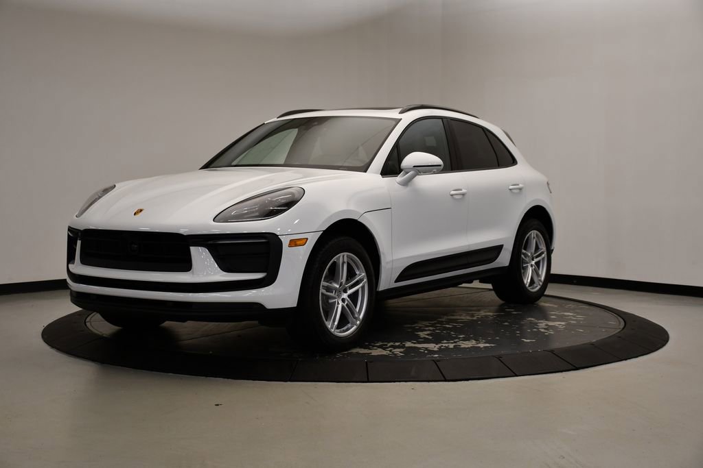 Certified 2025 Porsche Macan image 1