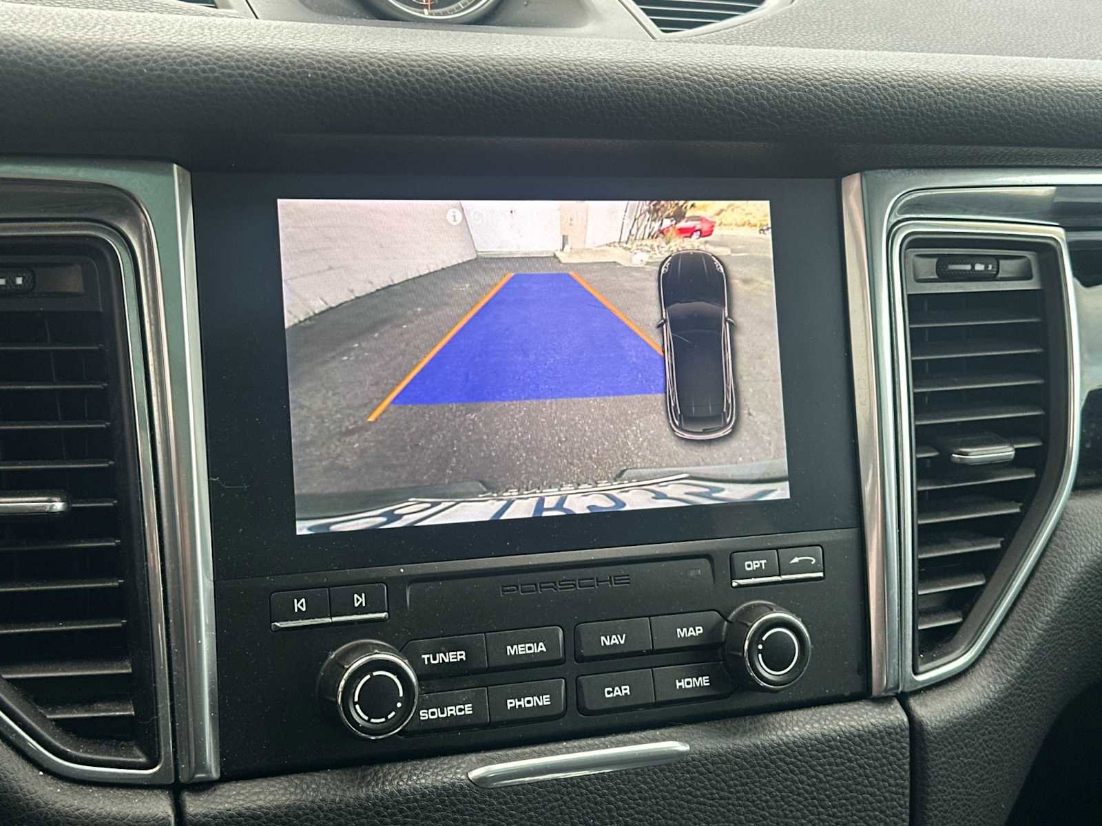 Used 2018 Porsche Macan S image 21