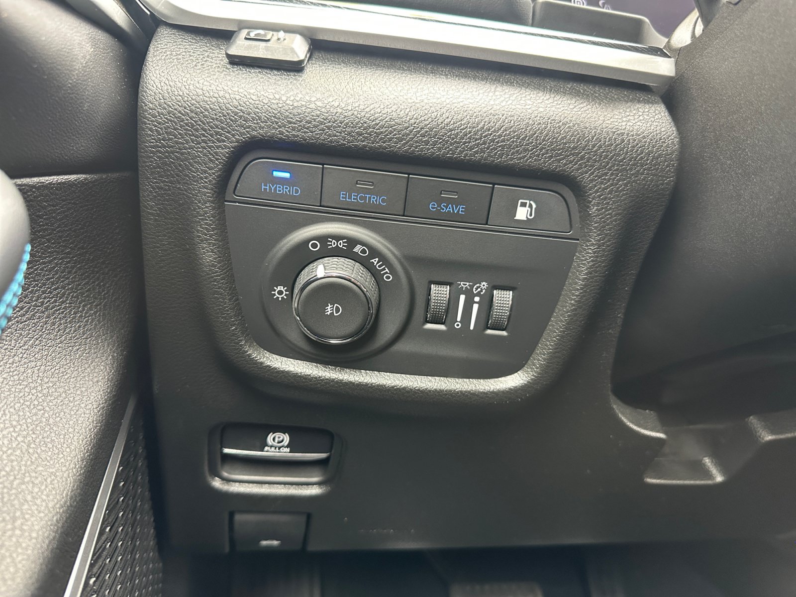 Used 2022 Jeep Grand Cherokee Trailhawk w/ Advanced Protech Group II AWD/4WD image 25