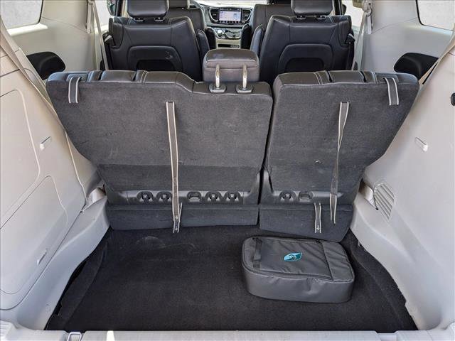 Used 2024 Chrysler Pacifica Select image 6