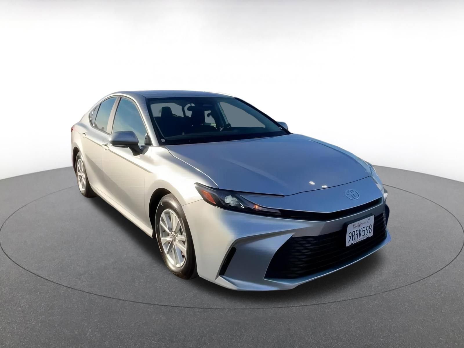 Used 2025 Toyota Camry LE image 3