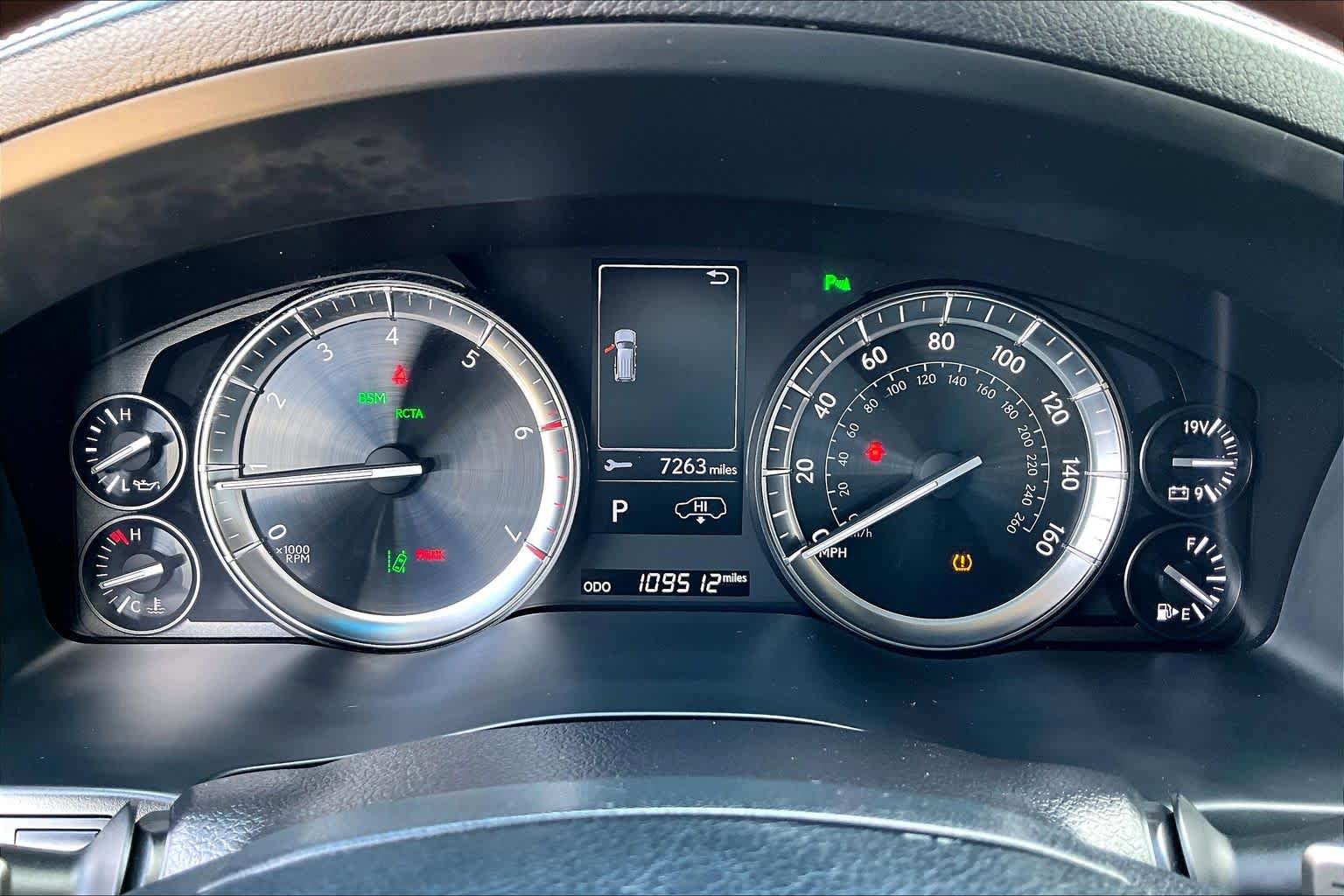 Used 2019 Lexus LX 570 4WD w/ Luxury Package image 25