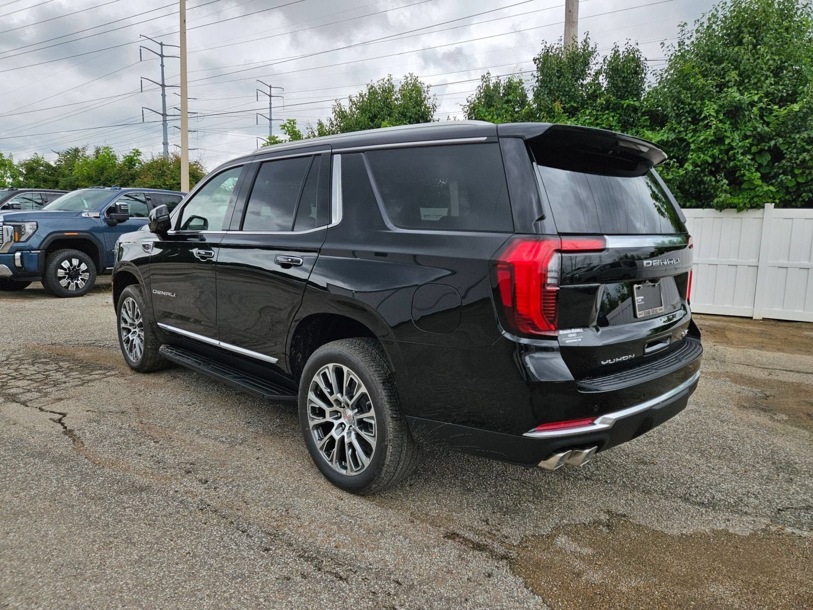 New 2026 GMC Yukon Denali AWD/4WD image 3