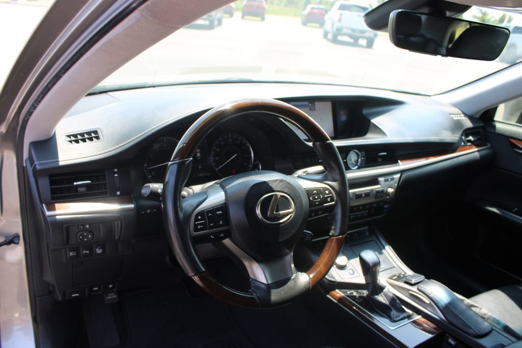 Used 2018 Lexus ES 350 w/ Luxury Package w/Wood Trim FWD image 24