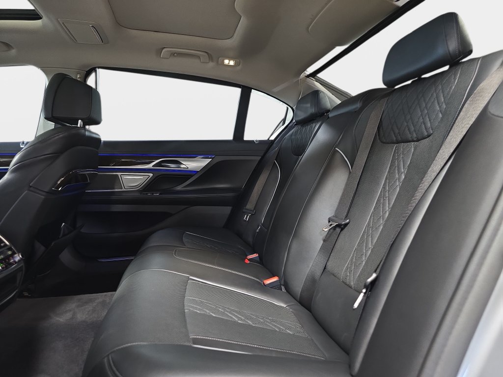 Used 2020 BMW 740i RWD image 12