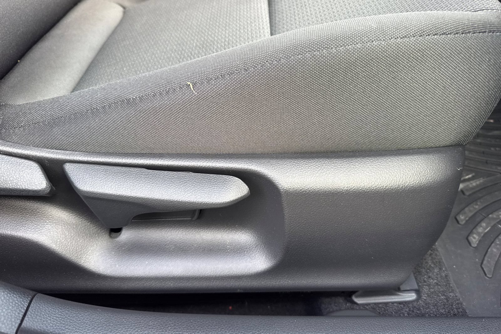 Certified 2025 Toyota Prius LE FWD image 23