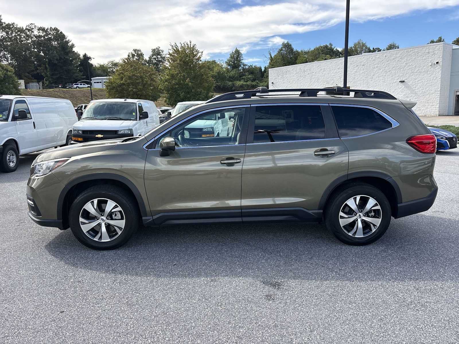 Used 2022 Subaru Ascent Premium w/ Convenience Package AWD/4WD image 9
