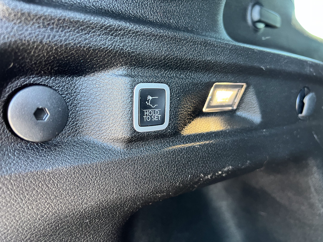 Used 2024 Jeep Grand Cherokee L Altitude AWD/4WD image 9