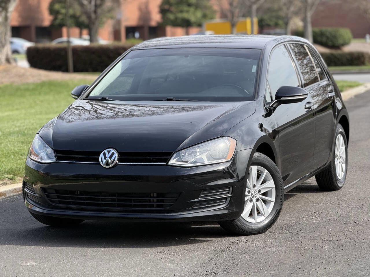 Used 2016 Volkswagen Golf S image 1