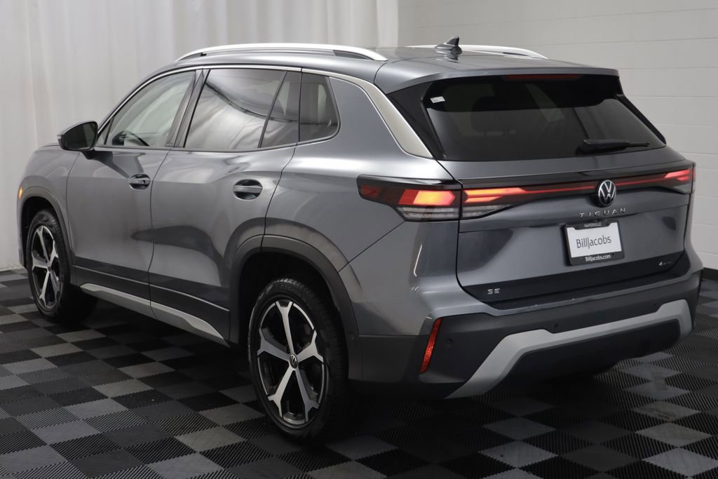 Used 2025 Volkswagen Tiguan SE w/ Panoramic Sunroof Package AWD/4WD image 15