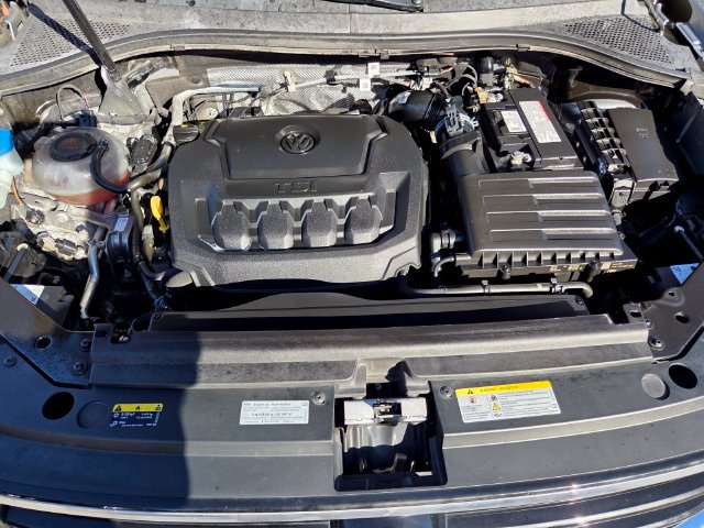 Used 2022 Volkswagen Tiguan SE R-Line FWD image 22