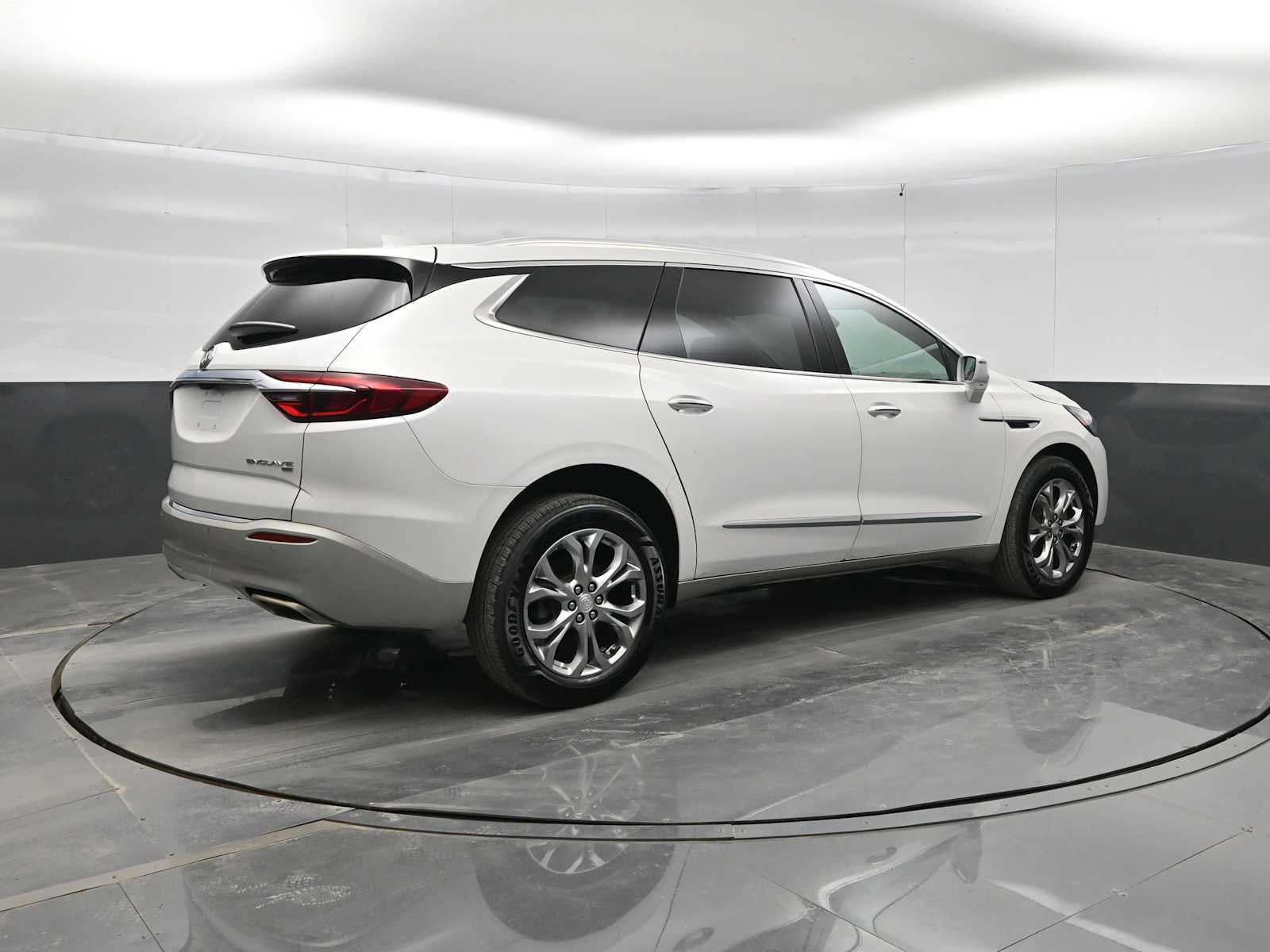 Used 2019 Buick Enclave Avenir w/ Avenir Technology Package AWD/4WD image 8