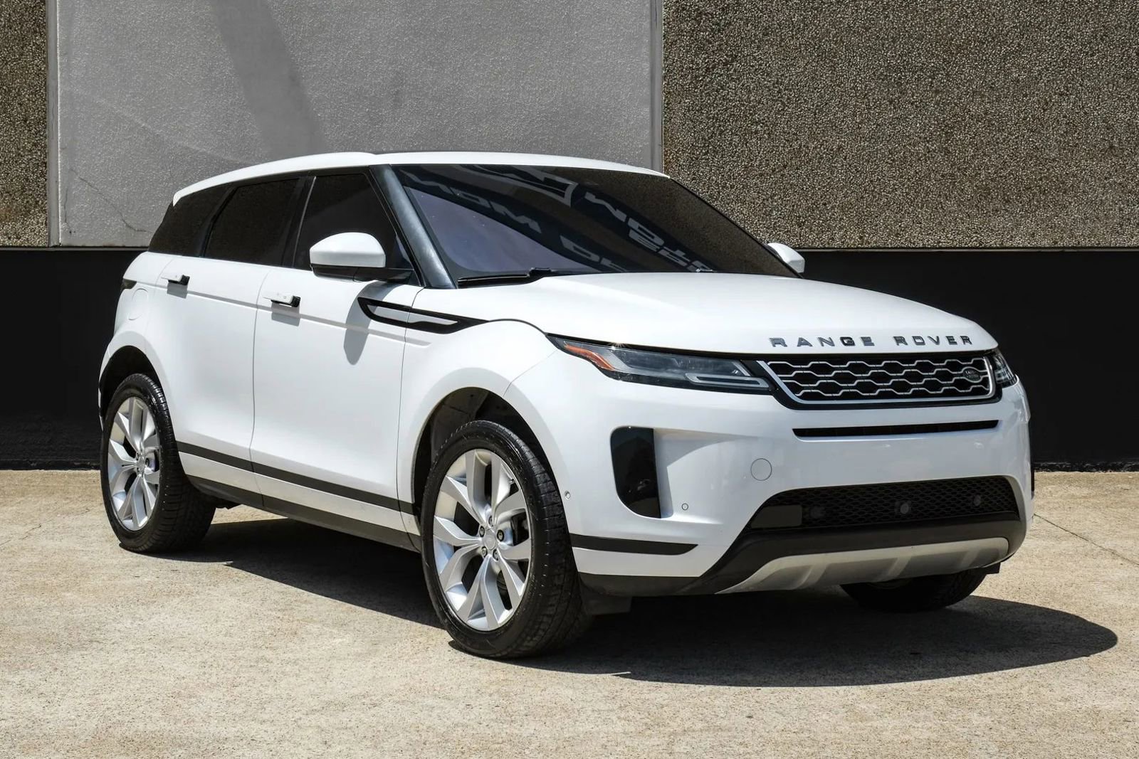 Used 2020 Land Rover Range Rover Evoque SE AWD/4WD image 8