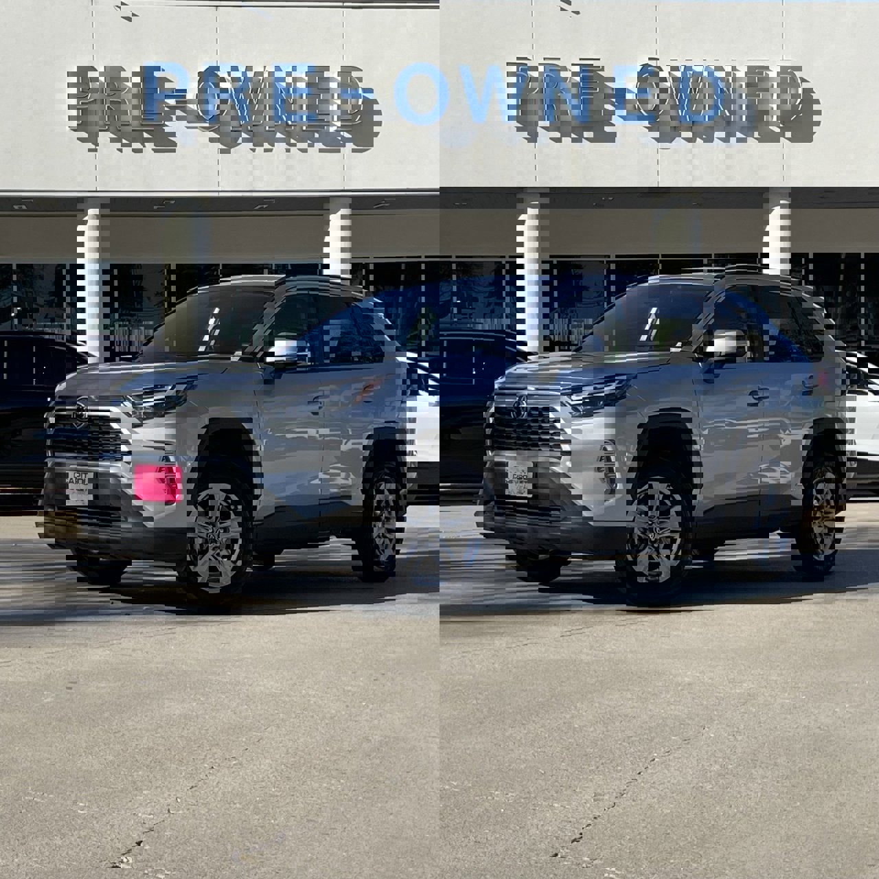 Used 2025 Toyota RAV4 XLE image 2