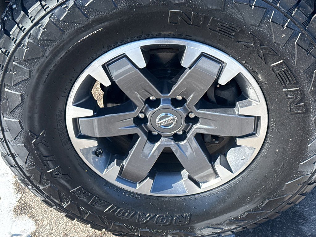 Used 2017 Nissan Frontier PRO-4X image 9
