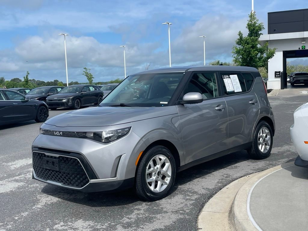 Certified 2024 Kia Soul LX w/ Option Group 015 FWD image 4