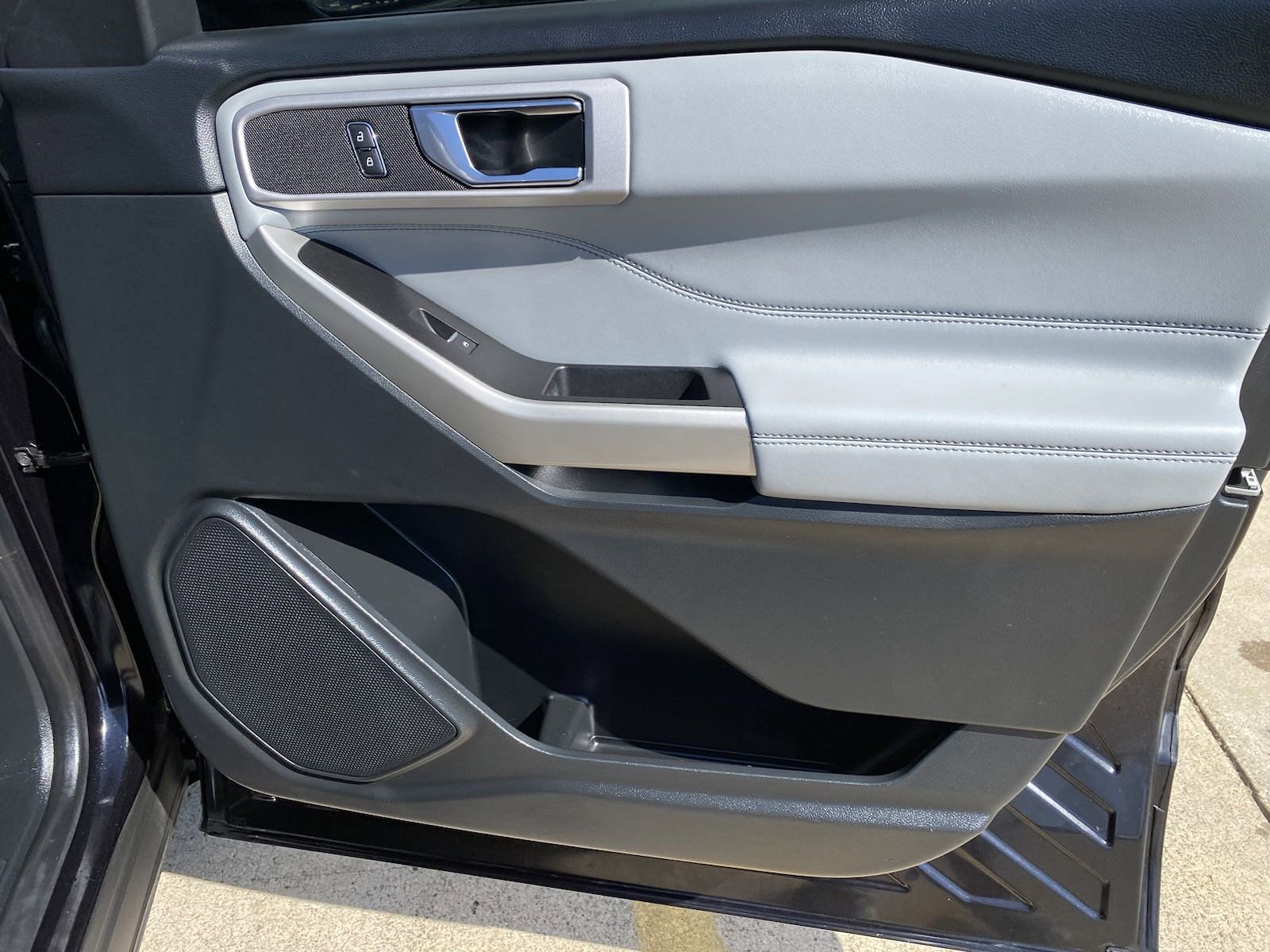 Used 2021 Ford Explorer XLT w/ Equipment Group 202A AWD/4WD image 21