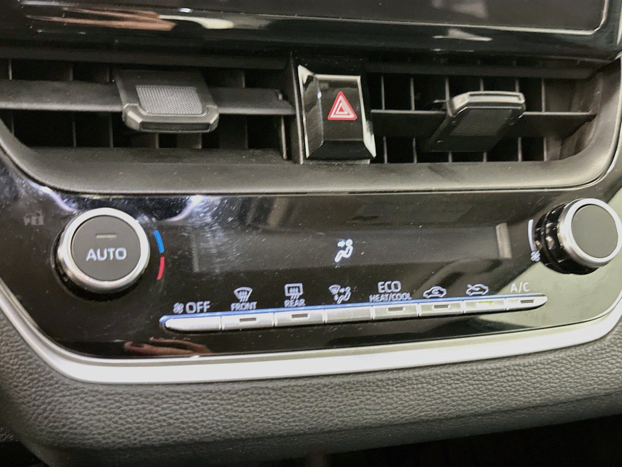 Used 2025 Toyota Corolla LE FWD image 24