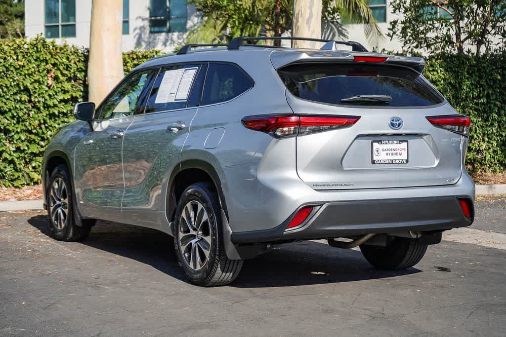 Used 2021 Toyota Highlander XLE AWD/4WD image 4