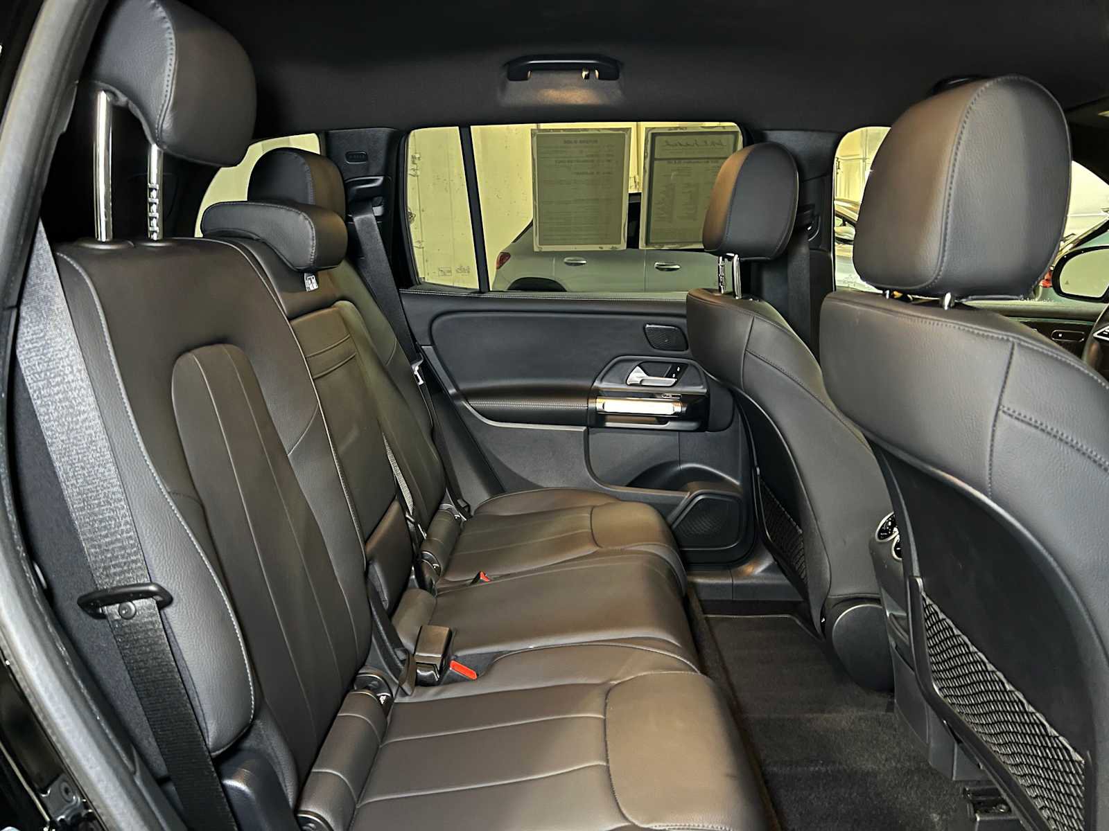 Used 2025 Mercedes-Benz GLB 250 4MATIC image 13