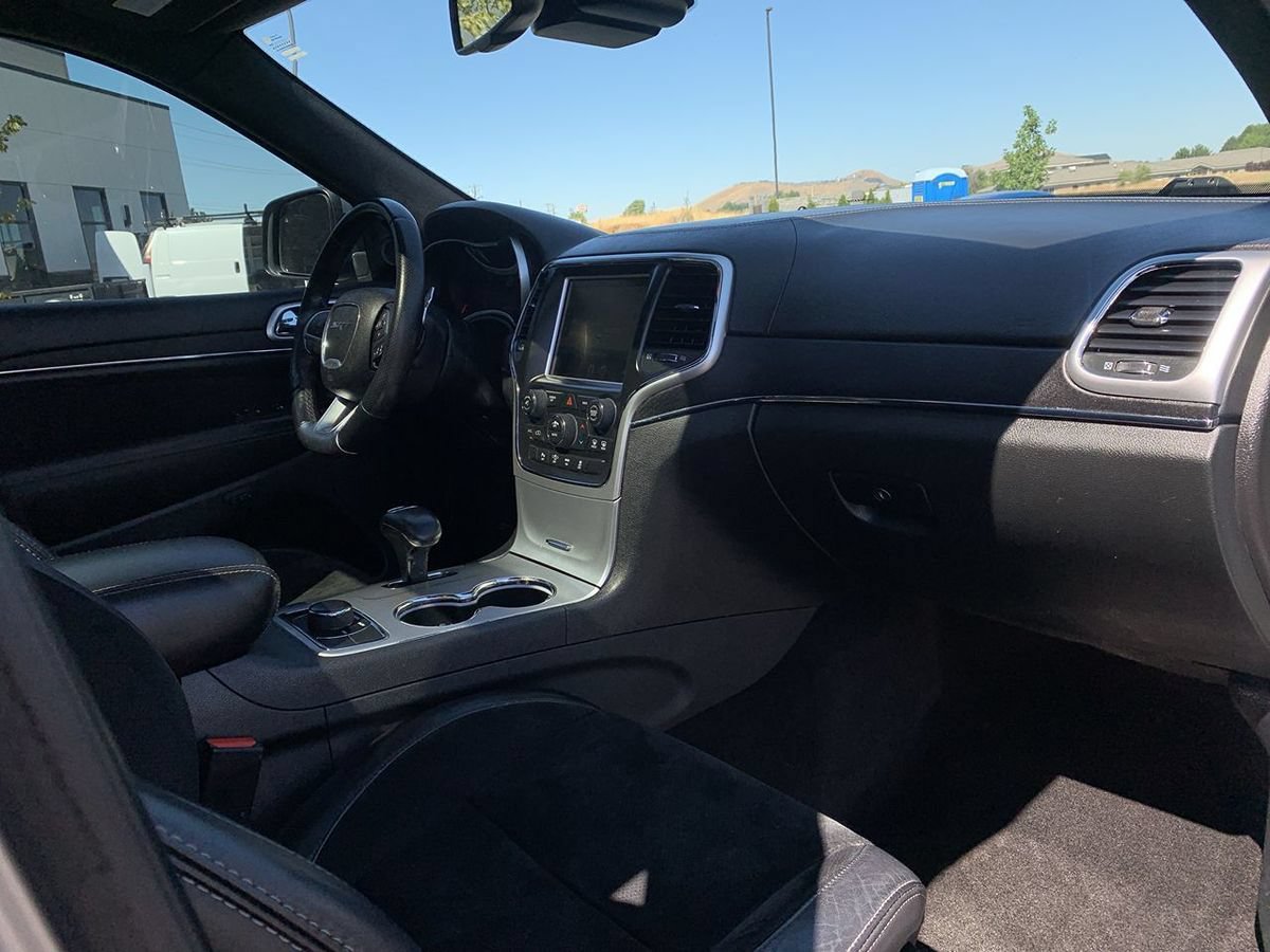 Used 2015 Jeep Grand Cherokee SRT w/ Luxury Group II AWD/4WD image 36