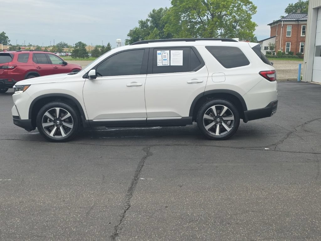 Used 2025 Honda Pilot Touring image 4