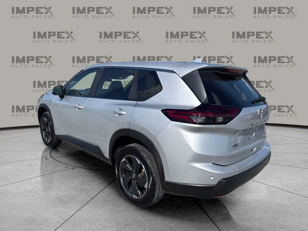 Used 2025 Nissan Rogue SV image 3