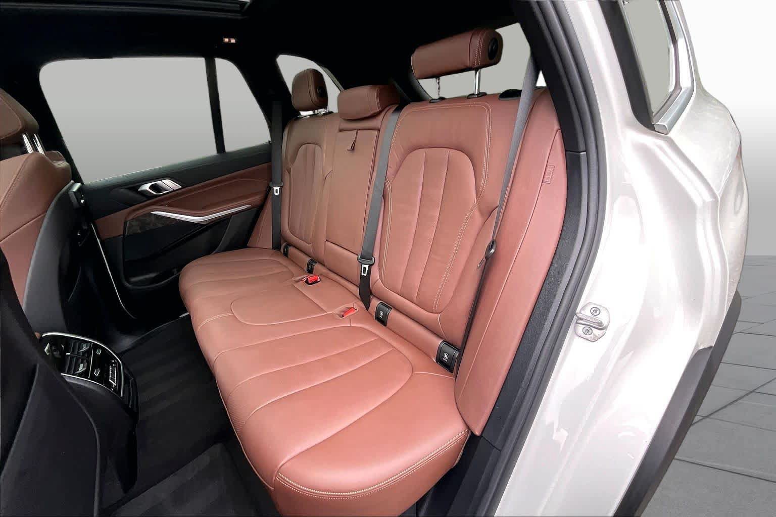Used 2022 BMW X5 xDrive40i w/ Premium Package AWD/4WD image 21