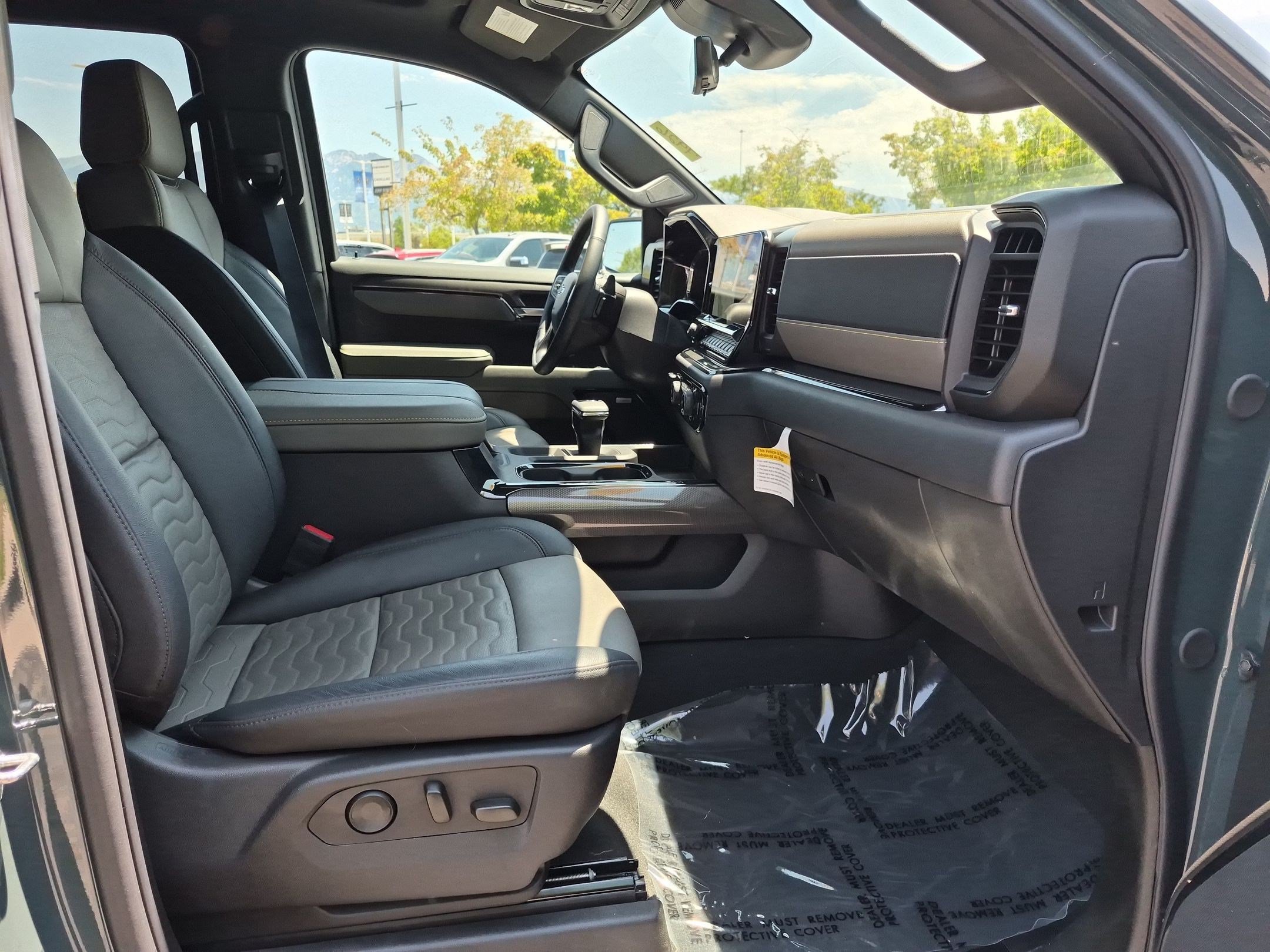 Used 2025 Chevrolet Silverado 1500 ZR2 w/ Technology Package AWD/4WD image 29