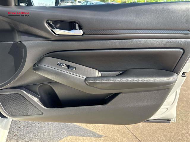 Used 2025 Nissan Altima 2.5 SV FWD image 26