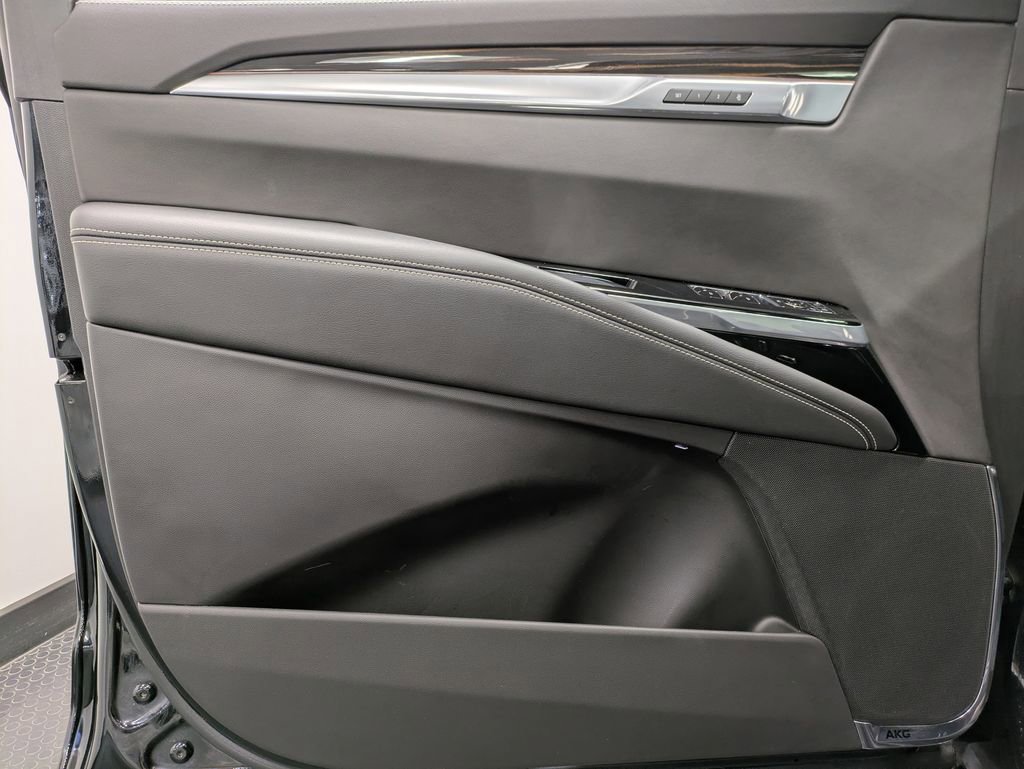 Used 2025 Cadillac Escalade Premium Luxury image 8