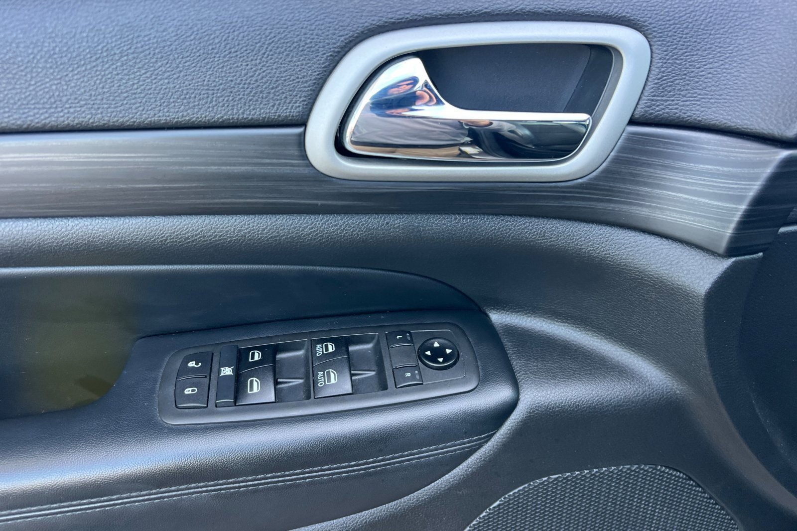 Used 2021 Jeep Grand Cherokee Laredo X image 11