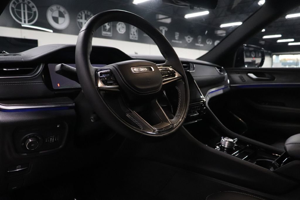 Used 2024 Jeep Grand Cherokee Overland w/ Advanced Protech Group III image 10