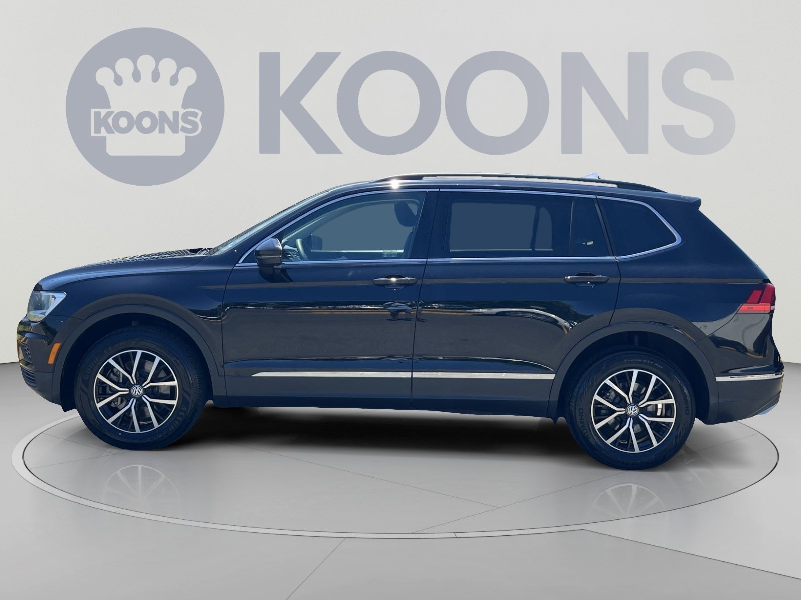 Used 2021 Volkswagen Tiguan SE AWD/4WD image 2