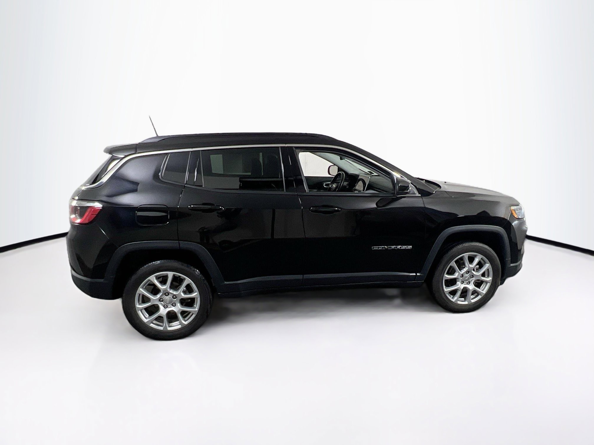 Used 2022 Jeep Compass Latitude AWD/4WD image 4