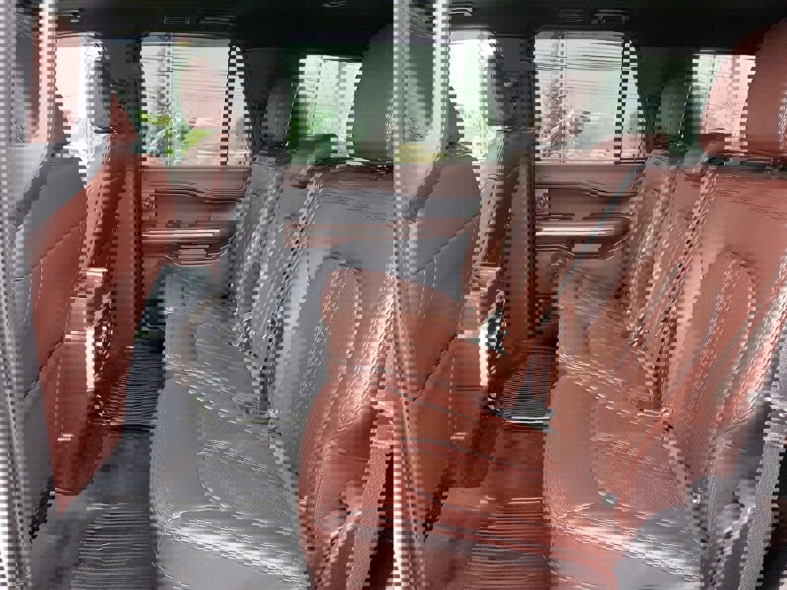 Used 2022 Ford Expedition Limited image 11