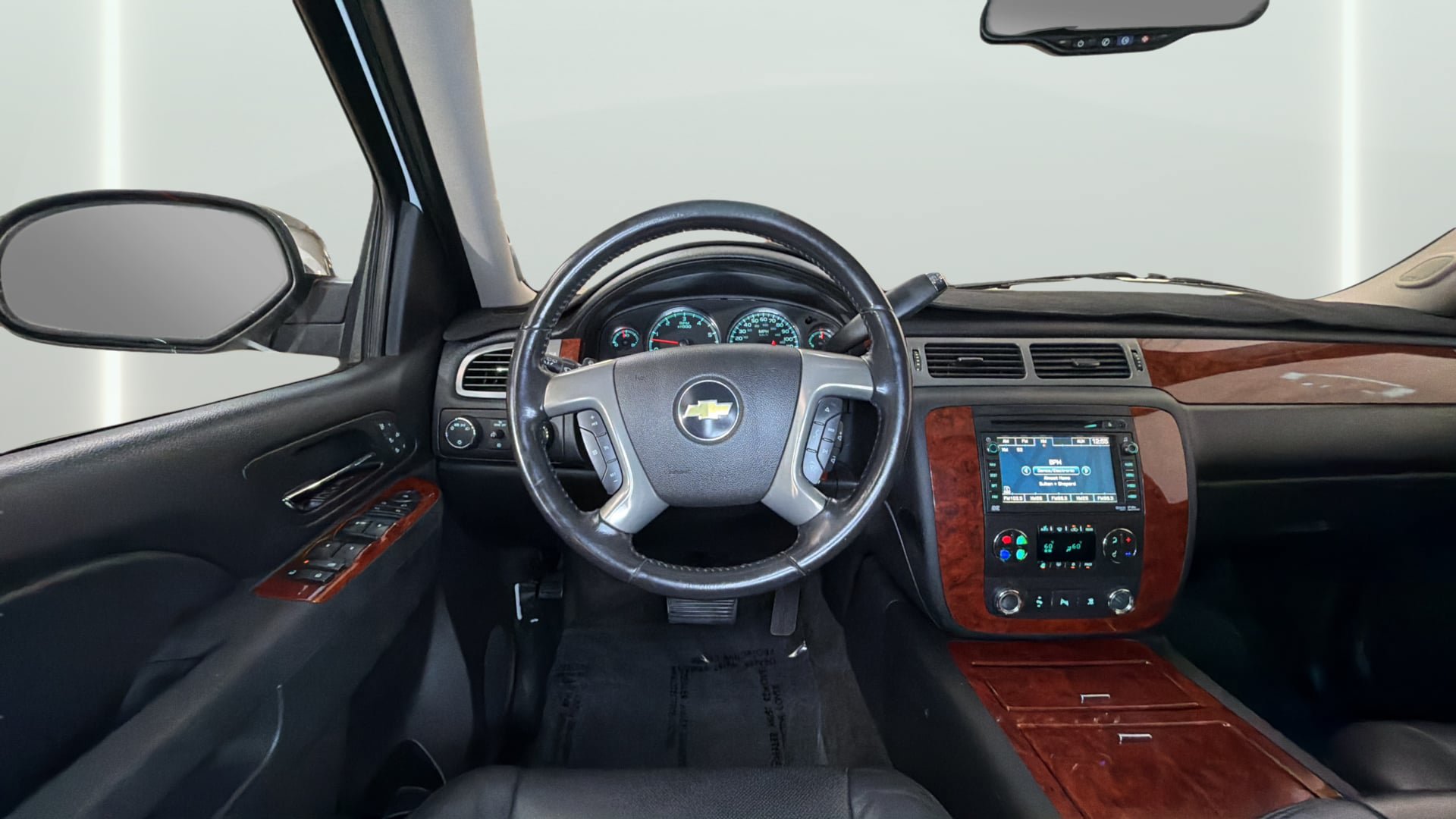Used 2010 Chevrolet Tahoe LTZ AWD/4WD image 16