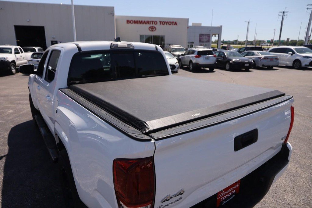 Used 2018 Toyota Tacoma SR AWD/4WD image 7