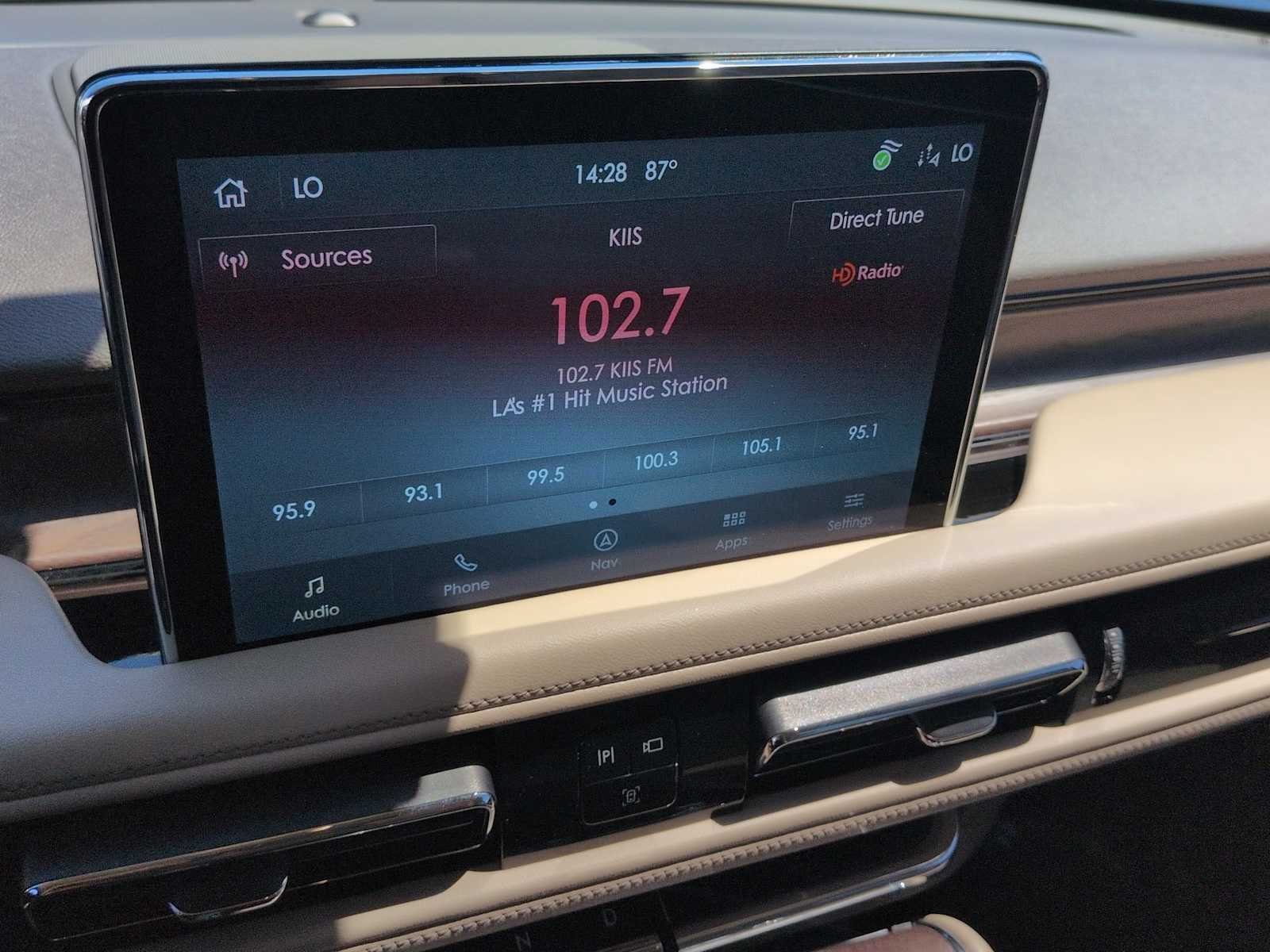 Used 2024 Lincoln Aviator Reserve w/ Equipment Group 201A AWD/4WD image 17