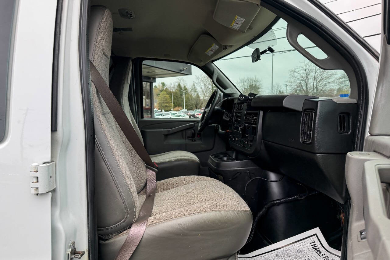 Used 2017 Chevrolet Express 2500 image 10