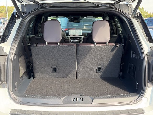 New 2026 Ford Explorer Platinum w/ LUX Leather Package AWD/4WD image 8