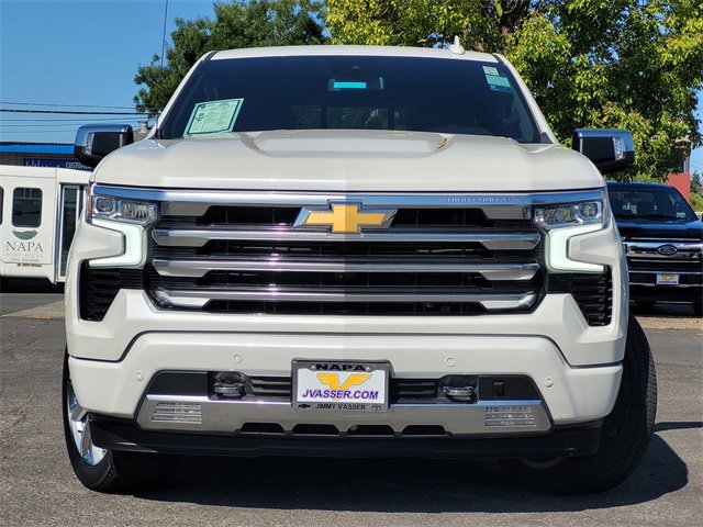 Used 2023 Chevrolet Silverado 1500 High Country w/ High Country Premium Package image 3