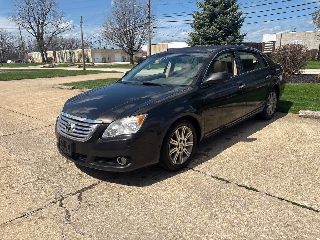 Used 2010 Toyota Avalon Limited image 3