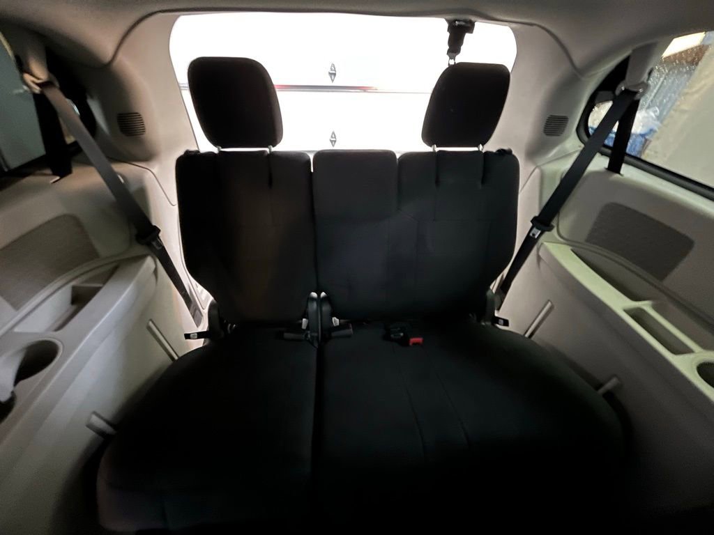 Used 2011 Dodge Grand Caravan Mainstreet image 24