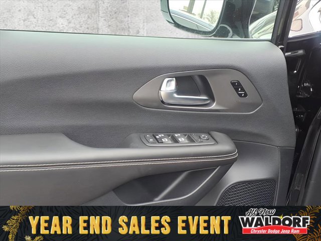 New 2026 Chrysler Pacifica Select image 7